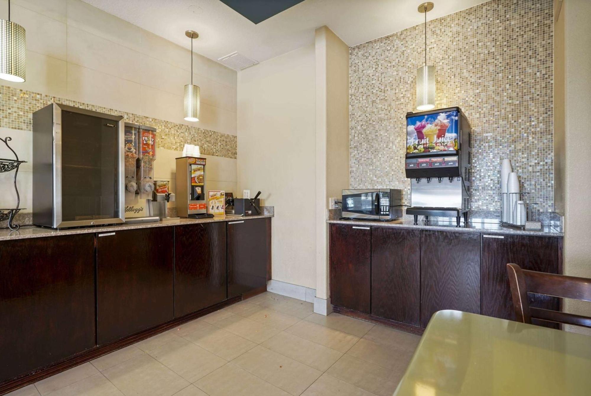 La Quinta By Wyndham Henderson-Northeast Denver Εξωτερικό φωτογραφία